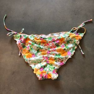Floral scrunch/ruffle butt VS bottoms